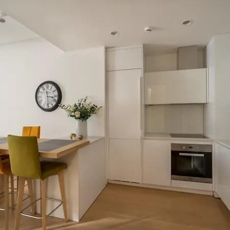 Sea View Apartment *